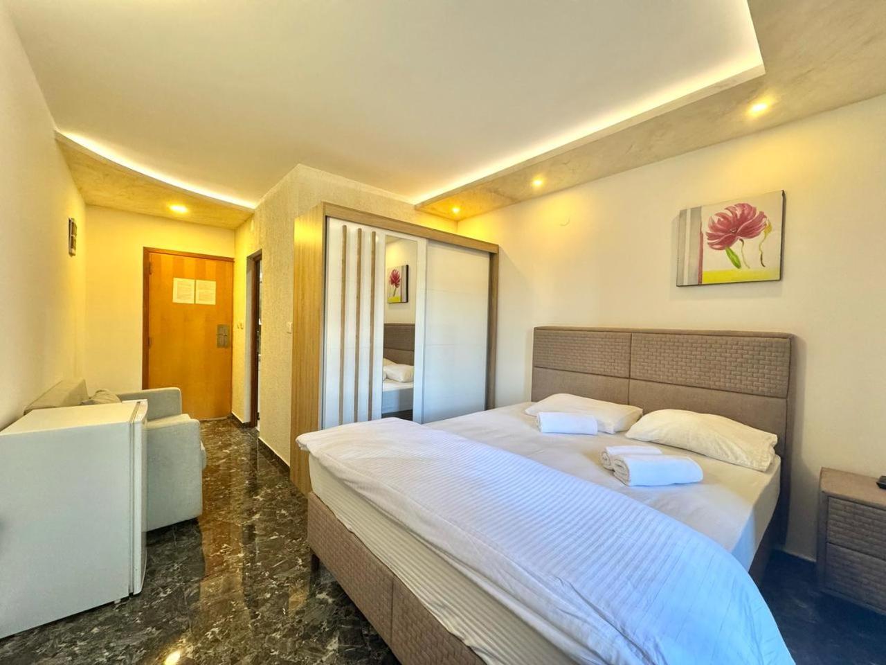 Beachfront Hotel Palma - Jaz Budva Exterior photo